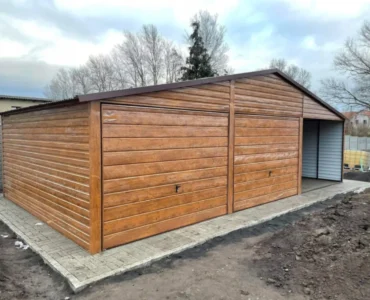 Garáž pre dve auta 6x6 m s prístreškom 3 m Sedlová strecha Drevo-dekor