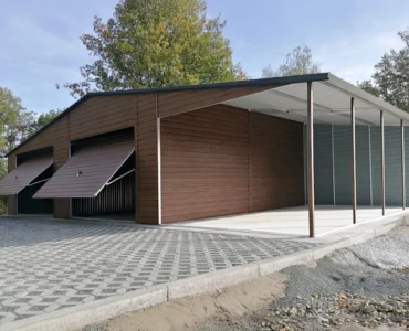 Garáž pre dve auta 8x6 m s prístreškom 3 m Sedlová strecha Drevo-dekor