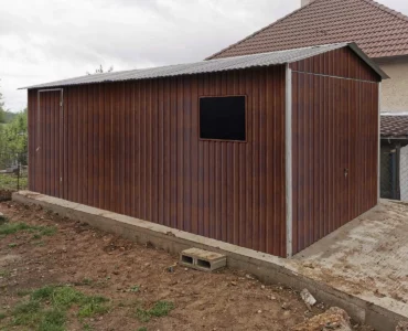 Garáž pre jedno auto 3x5 m Sedlová strecha Tmavohnedá