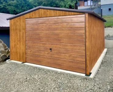 Garáž pre jedno auto 4x5 m Sedlová strecha Drevo-dekor