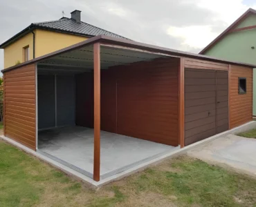 Garáž pre jedno auto 5.5x5 m s prístreškom 2.5 m Pultová strecha Drevo-dekor