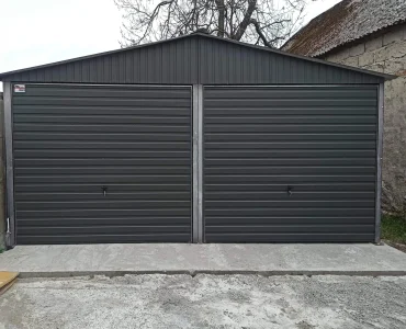 Plechová garáž 6,5x6 m, pre dve autá, sedlová strecha, výklopná brána, grafit