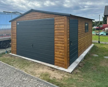 Plechová garáž 4x6 m, sedlová strecha, výklopná brána, drevodekor – Model 6