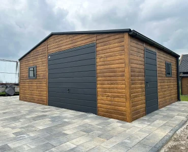 Plechová garáž 7x5 m, sedlová strecha, výklopná brána, drevodekor
