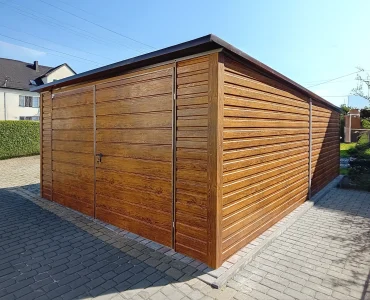 Plechová garáž 4x6 m, pultová strecha, dvojkrídlová brána, drevodekor