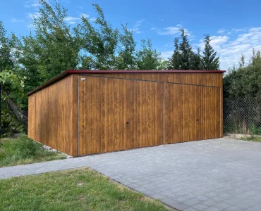 Plechová garáž 6x5 m, pre dve autá, pultová strecha, výklopná brána, drevodekor