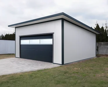 Garáž zo sendvičových panelov 6x6 m, biela, sekcionálna brána grafit, presklenie