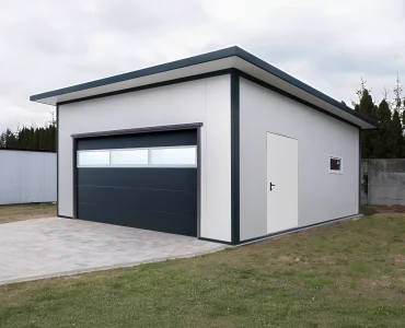 Garáž zo sendvičových panelov 6x6 m, biela, sekcionálna brána grafit, presklenie, 1x dvere biela, 1x okno