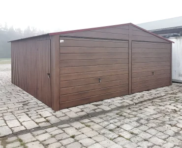 Plechová garáž 6x5,8 m, pre dve autá, sedlová strecha, výklopná brána, drevodekor