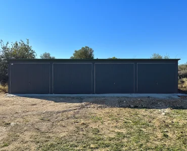 Plechová hala 13x7 m, pultová strecha, výklopná brána, grafit