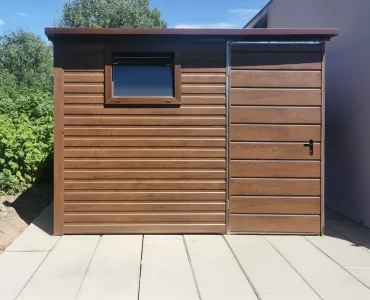 Plechová garáž 2,5x3 m, pultová strecha, drevodekor