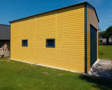 Plechová hala 5x8 m, sedlová strecha, sekcionálna brána, piesková
