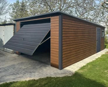 Plechová garáž 4x6 m, pultová strecha, výklopná brána, tmavo hnedá