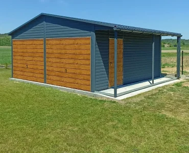 Plechová garáž 7x5 m, pre dve autá, sedlová strecha, výklopná brána, drevodekor grafit