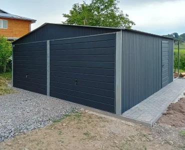 Plechová garáž 6x6 m, pre dve autá, sedlová strecha, výklopná brána, čierna