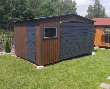 Plechová garáž 4x4 m, sedlová strecha, výklopná brána, tmavo hnedá