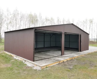 Plechová garáž 9x6 m, pre dve autá, sedlová strecha, výklopná brána, tmavo hnedá