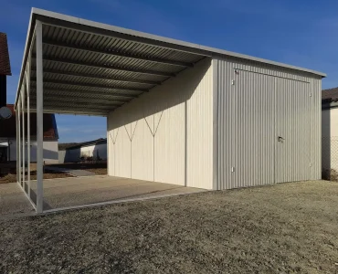 Plechová garáž 4x6 m, pre dve autá, pultová strecha, dvojkrídlová brána, biela