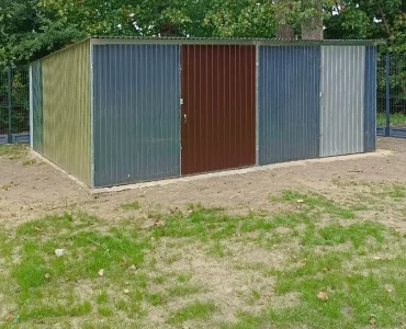 Plechová garáž 6x5 m, pre dve autá, pultová strecha, dvojkrídlová brána, viacfarebná, III. akosť