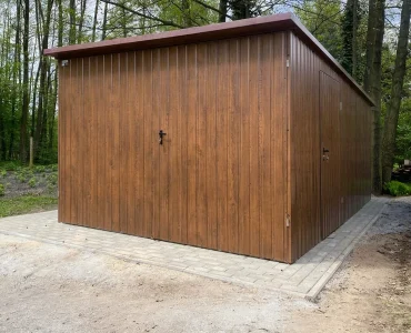 Plechová garáž 3x6 m, pultová strecha, dvojkrídlová brána, drevodekor
