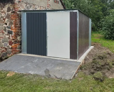 Plechová garáž 3x3 m, pultová strecha, dvojkrídlová brána, viacfarebná, III. akosť