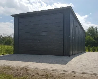 Plechová garáž 3,5x6 m, pultová strecha, výklopná brána, drevodekor – Model 2