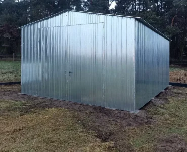 Plechová garáž 5x5 m, sedlová strecha, dvojkrídlová brána, zinok