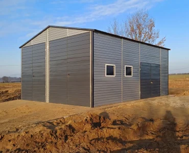 Plechová hala 6x7 m, sedlová strecha, dvojkrídlová brána, hliník