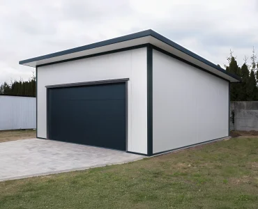 Garáž zo sendvičových panelov 6x6 m, biela, sekcionálna brána grafit