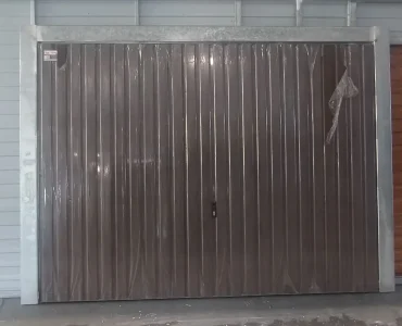 Garážová brána 2,98x2,18 m, výklopná, zvislý T7, orech